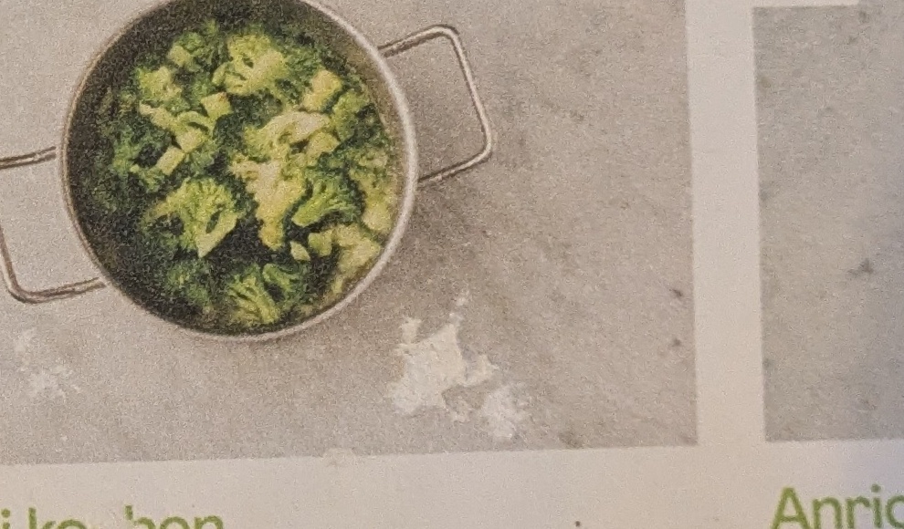 Step: Brokkoliröschen im großen Topf für 3–4 Min. gar...