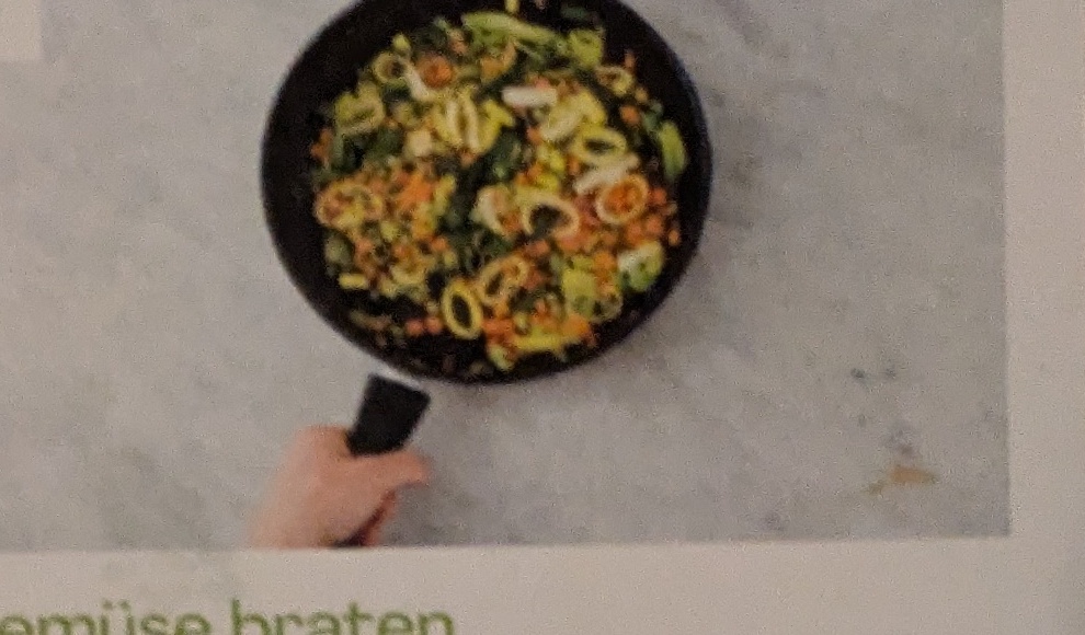 Step: 1 EL Öl bei mittlerer Hitze in einer großen Pfanne...