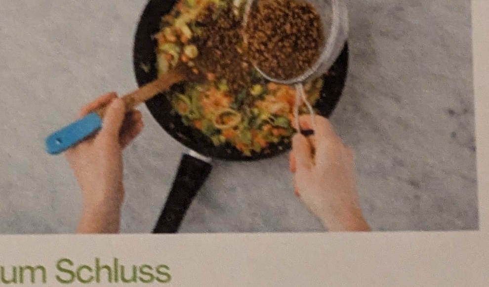 Step: Linsen in einem Sieb unter kaltem Wasser abspülen,...