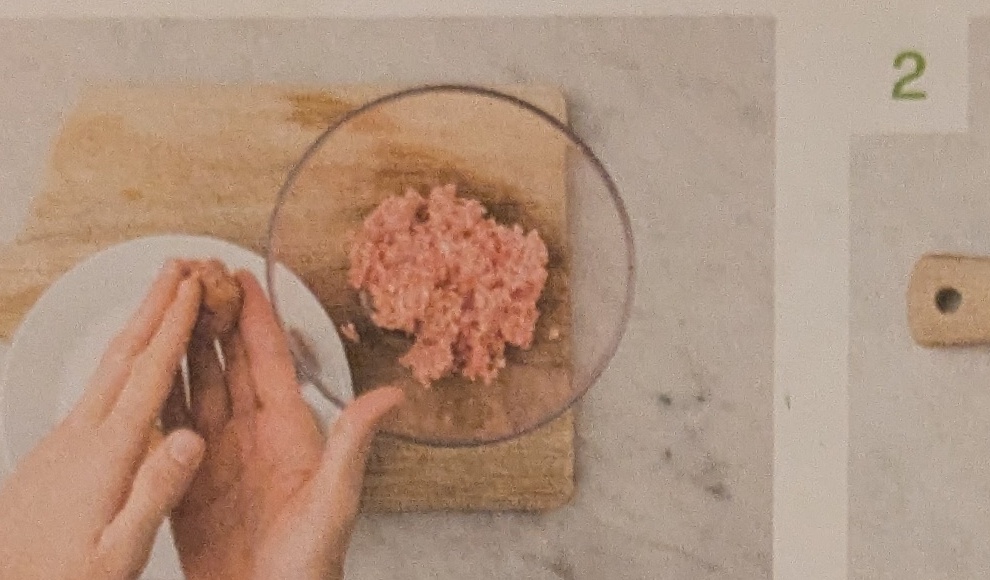 Step: Limette heiß waschen und Limettenschale abreiben....