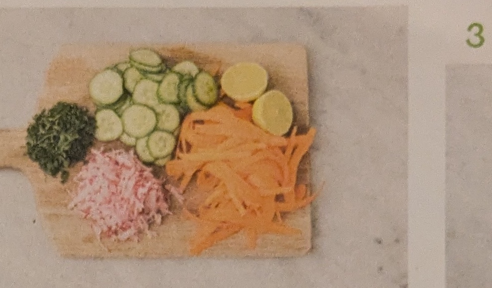 Step: Karotten schälen und in dünne lange Streifen...