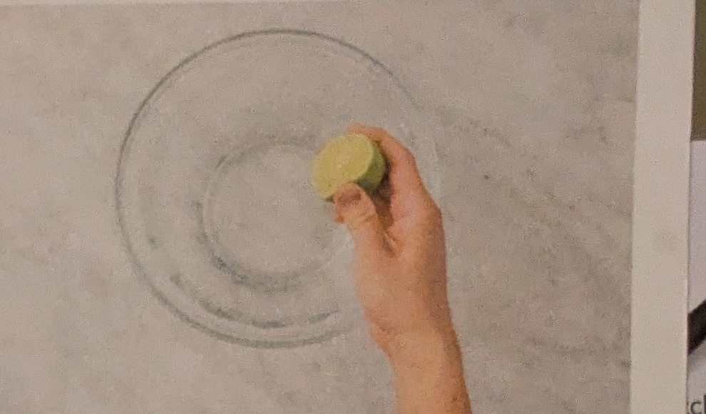 Step: Limette in eine große Schüssel pressen und mit 1...