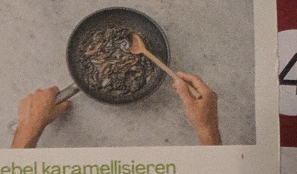 Step: Blätter von Petersilie und Minze abzupfen und...